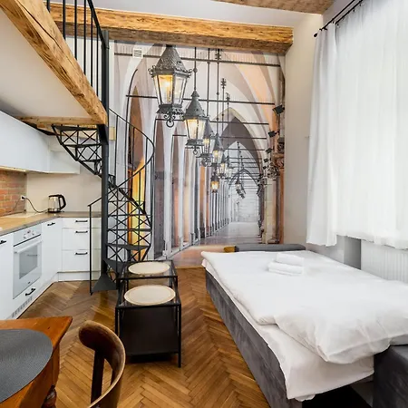 Old Town Modern Studio With Mezzanine *