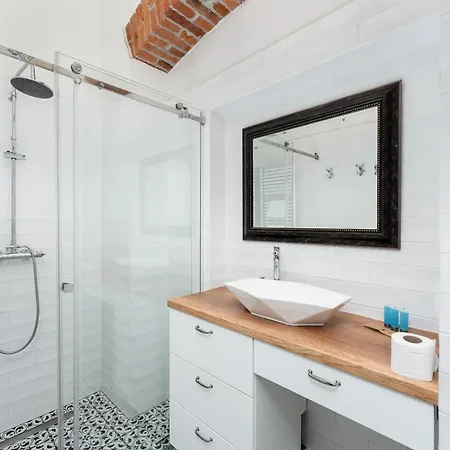 Old Town Modern Studio With Mezzanine